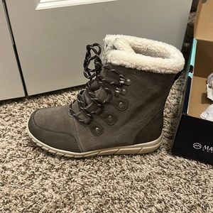 Brand New Comfortable Magellanan Shoes